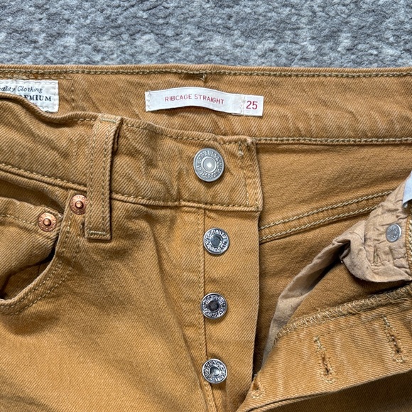 Mustard Ribcage Straight Levi’s - Picture 3 of 5
